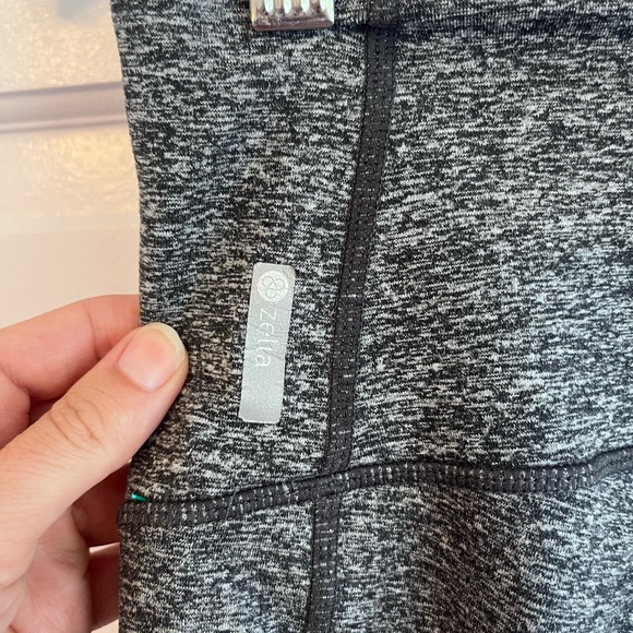 Gray High-Waisted Cropped “Hatha” Leggings by Zella. SZ XS. Nordstrom Athleisure - Picture 6 of 10